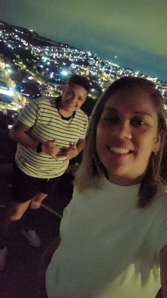 Selfie no mirante à noite